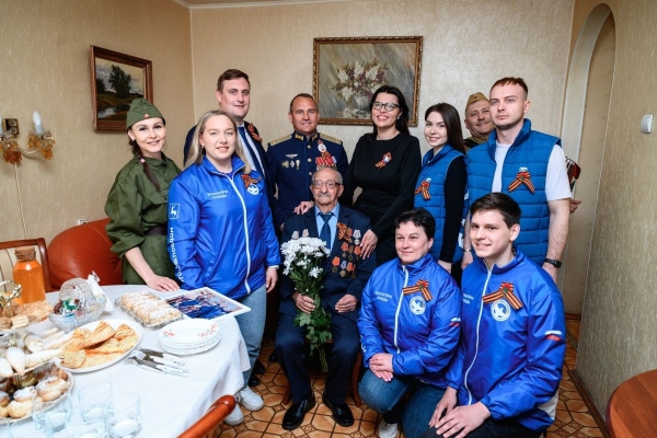 В Нижнем Новгороде активисты «Единой России» и «Волонтёры Победы» поздравляют ветеранов Великой Отечественной войны с наступающим Днём Победы