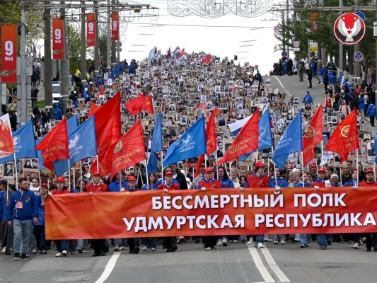Волонтёры Победы сопроводили «Бессмертный полк» в Удмуртской Республике
