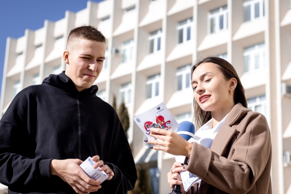 Блиц-опрос «Это Россия» провели активисты Волонтёрского корпуса 80-летия Победы в Севастопольском государственном университете