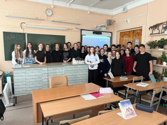 О выдающихся лётчиках рассказали ивановским школьникам