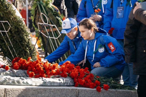 «Ощущаю гордость за то, что храню память о своём дедушке»: в 80-летнюю годовщину штурма Кёнигсберга в Калининграде прошло закрытие Международного слёта «Внуки Победы. Калининград»
