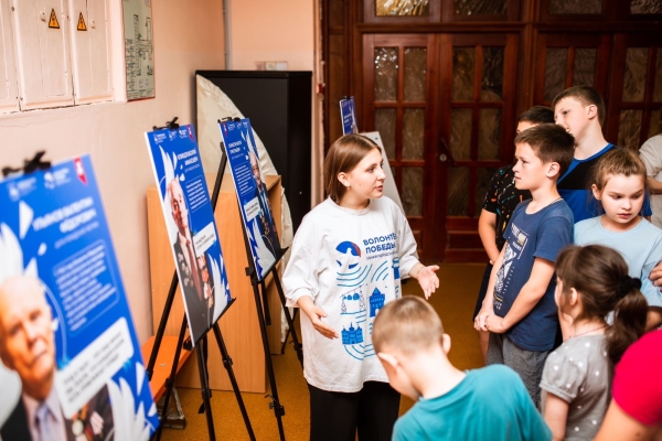 В Нижегородской области началась работа передвижной фотовыставки «80 правил жизни победителя»