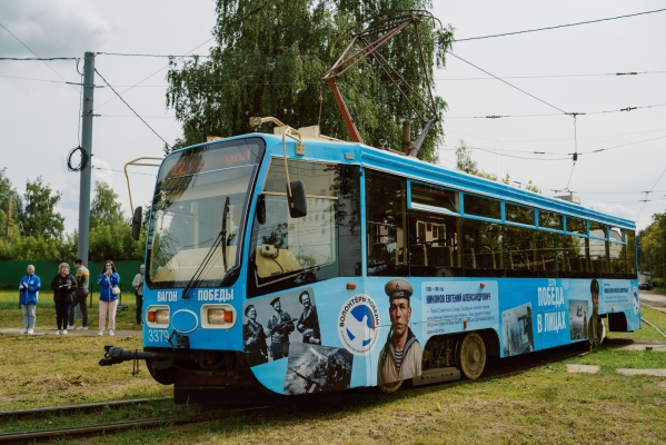 В Нижнем Новгороде начал курсировать трамвай Победы, посвящённый землякам-героям