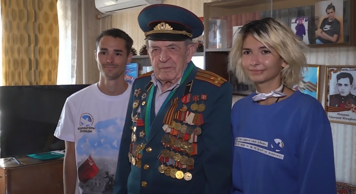 Волонтёры Победы Бердянска поздравили Григория Иосифовича Розумана со 100-летним юбилеем!