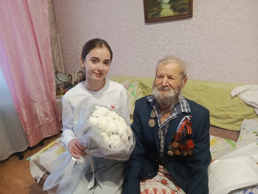 Волонтёры Победы регионального отделения поздравили ветерана Великой Отечественной войны