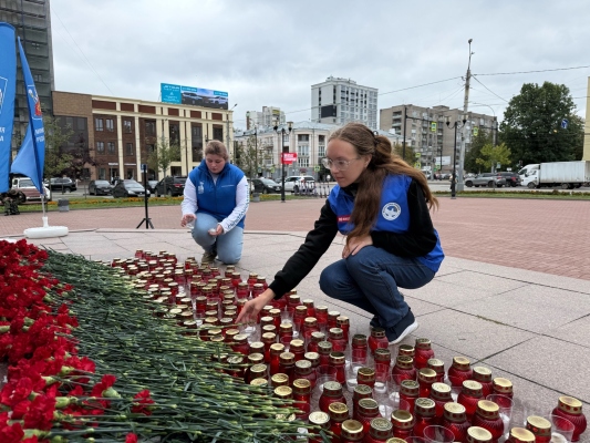 Сегодня добровольцы Движения приняли участие в молодёжной памятной акции, приуроченной ко Дню солидарности в борьбе с терроризмом