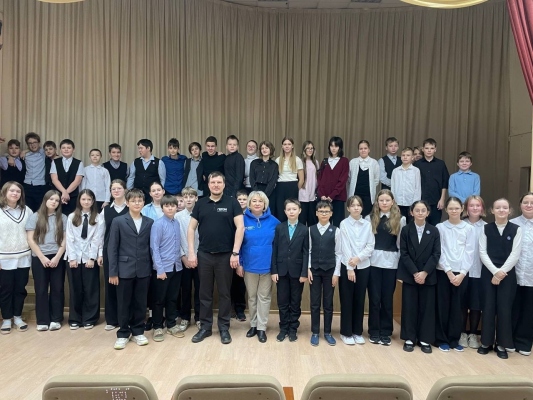 Волонтёры Победы и участники программы «Герои. Нижегородская область» провели «Уроки мужества» в школах