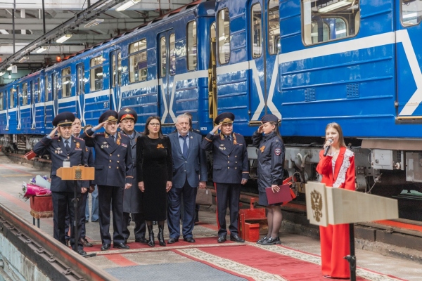 В нижегородском метро появился «Вагон Победы», посвящённый погибшим при исполнении служебного долга стражам порядка