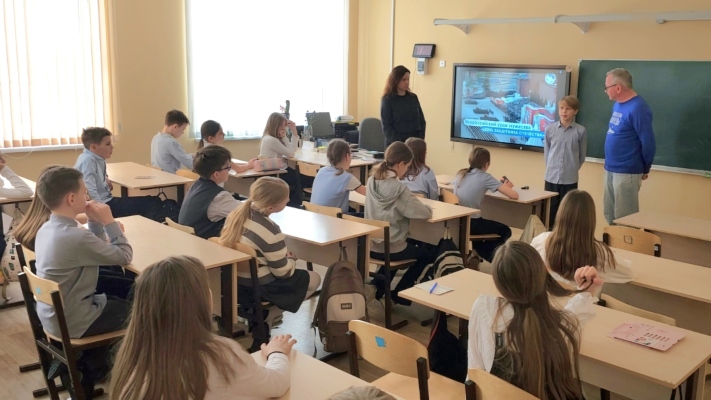 Волонтёры Победы провели для юных нижегородцев уроки мужества о подвиге лётчиков-героев в годы Великой Отечественной войны
