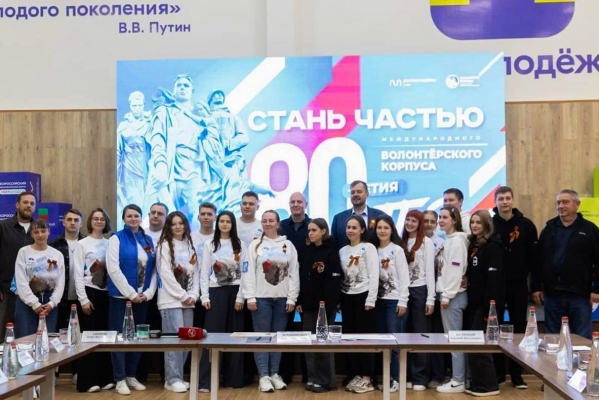 Заместитель Председателя Правительства Дмитрий Чернышенко встретился с Волонтёрами Победы в Запорожской области