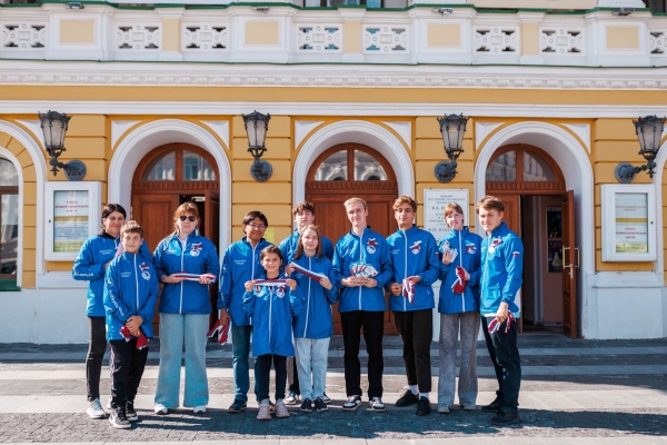 Более 100 000 лент-триколор раздали Волонтёры Победы по всей России