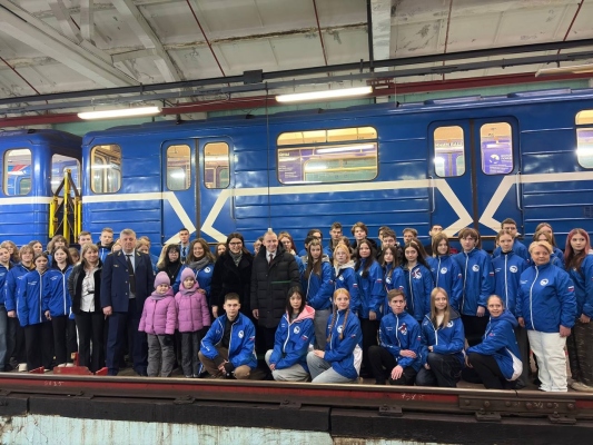 В нижегородском метро на маршруты вышел новый «Вагон Победы», посвящённый горьковчанам — Героям Советского Союза