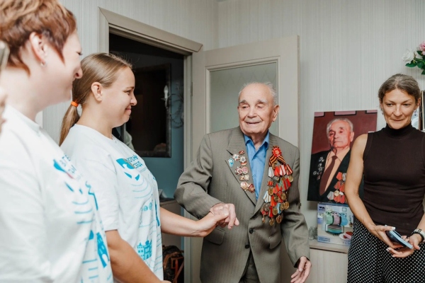 Волонтёры Победы поздравили нижегородских ветеранов с 81-й годовщиной окончания Второй мировой войны