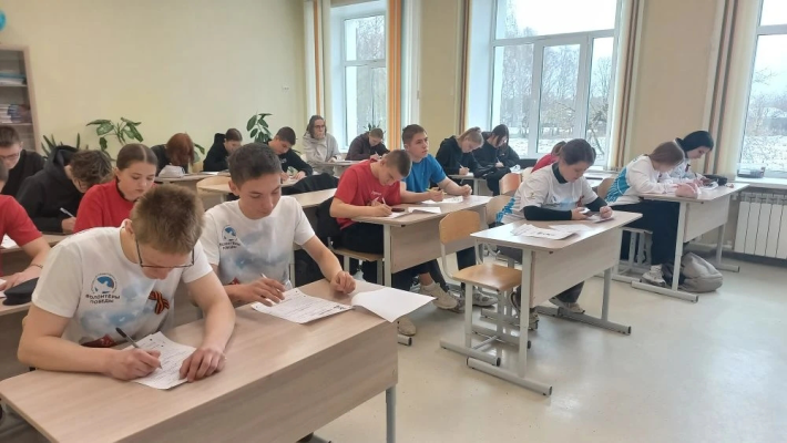 Волонтёры Победы сопроводили Международную просветительскую патриотическую акцию «Диктант Победы»