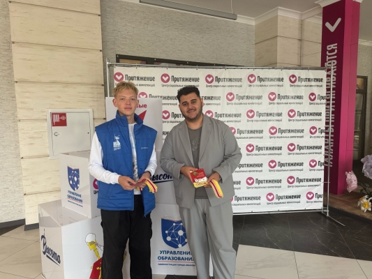 Волонтёры Победы раздали муаровые ленты