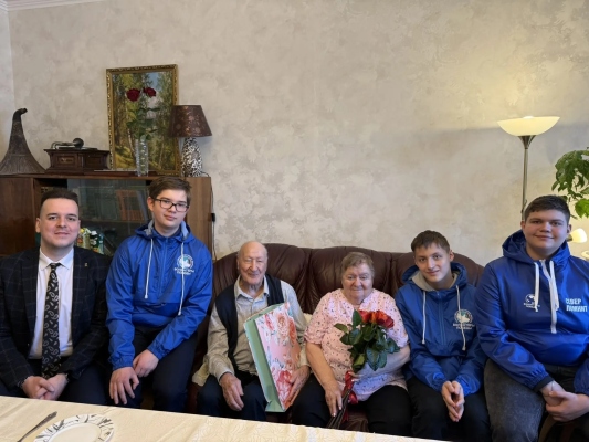 Волонтёры Победы поздравили Ветерана Великой Отечественной войны Виктора Фёдоровича Дикого с юбилеем!