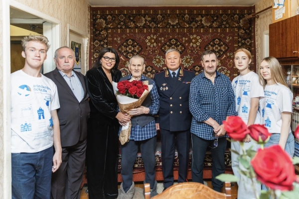 Волонтёры Победы и сотрудники полиции поздравили нижегородского ветерана Ивана Семеновича Панфилова с вековым юбилеем