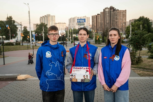 Красная гвоздика — символ заботы и уважения!
