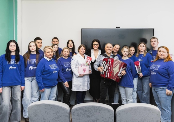 Нижегородские волонтёры поздравили врачей и медсестер медицинских учреждений с наступающим праздником 8 Марта