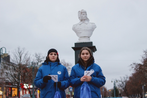 В День Героев Отечества Волонтёры Победы рассказали о подвигах Героев на улицах городов