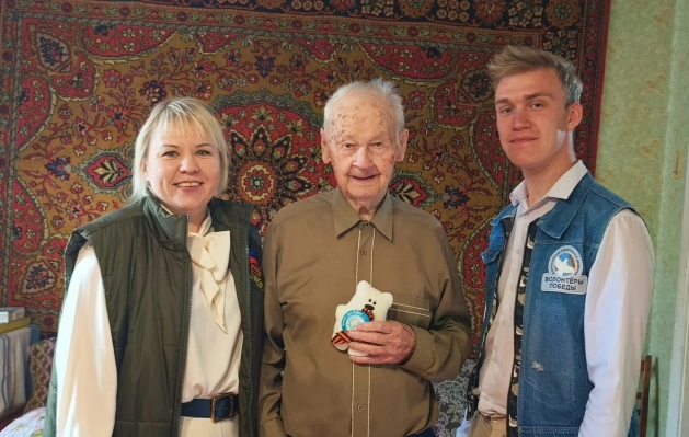 Праздничный май. Нижегородским ветеранам Великой Отечественной войны вручили подарки от участников Международной премии Росприроднадзора «Экология – дело каждого»
