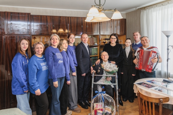 Волонтёры Победы поздравили нижегородских ветеранов с 83-й годовщиной Сталинградской битвы