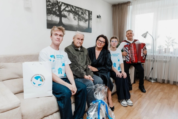Волонтёры Победы поздравили со 100-летием ветерана Великой Отечественной войны Александра Кондратьева