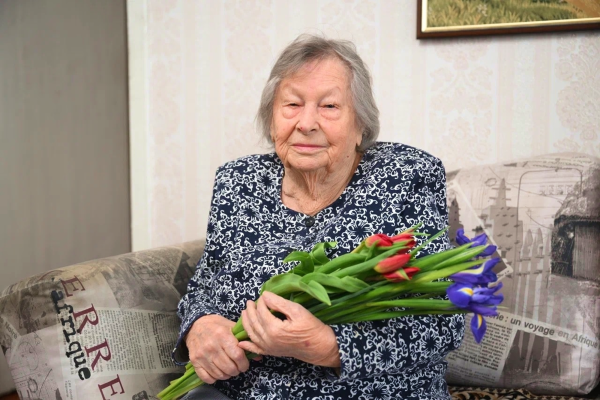 Волонтёры Победы посетили и поздравили ветеранов Великой Отечественной войны с Международным женским днём