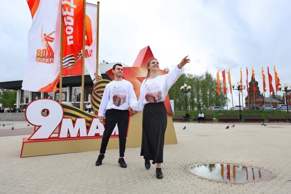 Добровольцы Движения станцевали Вальс Победы